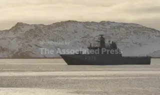 Евакуираха член на екипажа на американска подводница в гренландски води