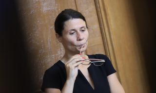 Белобрадова води листата на ДБ в района на Хазарта, Борисов и Нинова