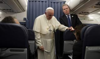 Папата: Молете се за хомосексуалните деца