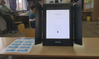 Машините за гласуване пристигат в областните управи