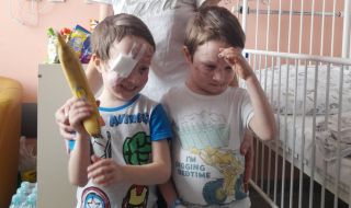 Спасиха зрението на две 5-годишни деца, които армията на Путин опита да убие