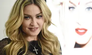 Мадона подразни папата на негова територия (СНИМКИ)