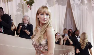 Дженифър Лорънс потвърди, че си е оперирала бюста (СНИМКИ)