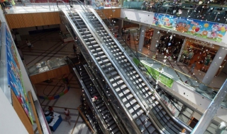 Малкият Стефчо, който падна от ескалатора, вече е в съзнание