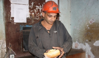 Миньори отново стачкуват под земята