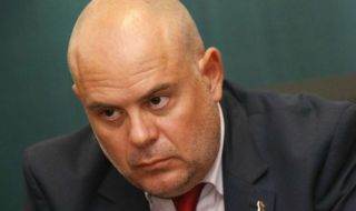 Гешев иска съдът да задължи ВСС да се произнесе за оставката му като прокурор
