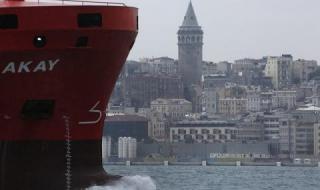 Разцепилият се кораб е превозвал суровини за Крим