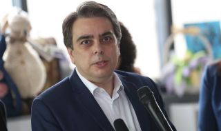 Асен Василев: Няма да вдигаме данъците, но ще ги събираме