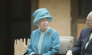 Кралица Елизабет II е лишила 70 души от почетни титли за последните 10 г.