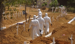 Над 10 000 са жертвите на Ебола до момента