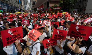 Китай подкрепя &quot;подобряването&quot; на политическата система в Хонконг