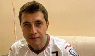 Велики футболисти поздравиха български общественик 