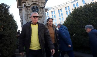 Наско Сираков отсвирил Димитър Бербатов на срещата им?