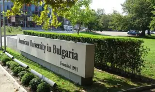 Мъж е паднал от прозорец на сградата на Американския университет и е загинал на място