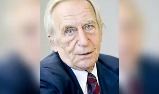 90 години Лъчезар Еленков: поезия, която не си отива