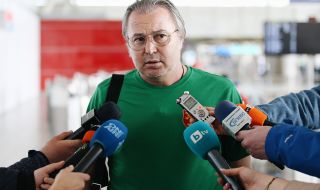 Националният селекционер вече е свил максимално групата от играчи, с които смята да работи