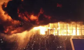 Двама загинали при пожар в жилищна сграда в Москва (ВИДЕО)