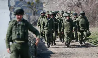 Полша: Русия може да вкара "зелени човечета" в НАТО