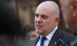 Гешев: Няма полиция като нашата, която да изтърпи толкова бой