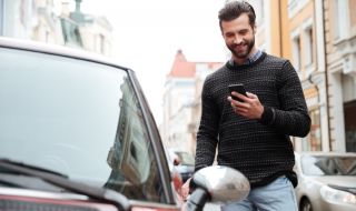 Лесен трик със смартфон позволява на крадци да виждат какво има в колите ни