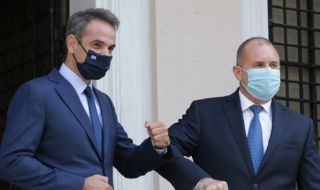 Румен Радев обсъди дневния ред на партньорството ни с Гърция с Кириакос Мицотакис