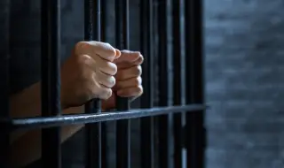 Великобритания освобождава предсрочно над 1000 затворници заради пренаселеност