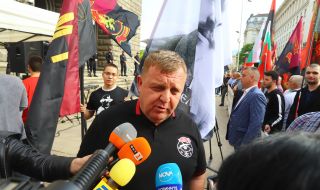 Каракачанов: Борисов се надбягва с Петков да се подмаже на западните лидери