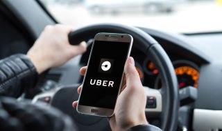 Франция се тресе: Макрон имал тайно споразумение с Uber