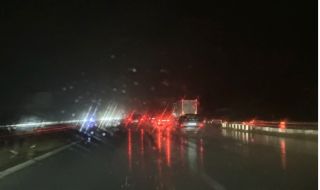 Кошмар на АМ "Тракия": Силен дъжд, колони от автомобили и аквапланинг