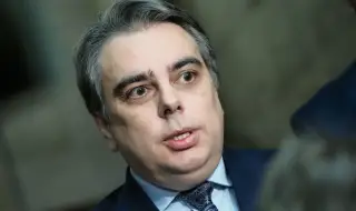 Асен Василев: Радев не е "нов" спасител, той е в политиката от 9 години и има история в тази политика