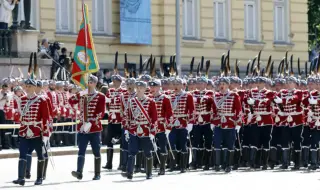 Армията отбелязва празника си с водосвет на бойните знамена