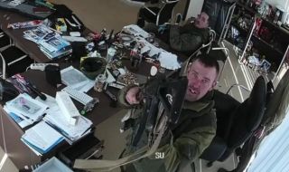 Видео от Украйна показва как руски войници застрелват цивилни в гръб