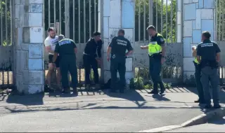 Гонка с каналджия в Бургас: Мигранти избягаха край стадион „Черноморец“