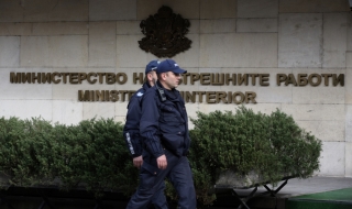 Органите на реда изясняват сигнал за заплахи за обществени места