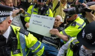 Арести по време на акция в подкрепа на Palestine Action (СНИМКИ)
