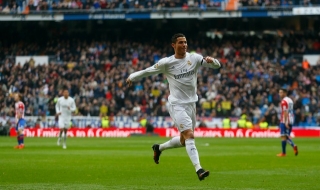 Реал Мадрид подновява договорите на Бейл и Роналдо