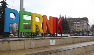 Бунт в Перник срещу Корнелия Нинова за изборите