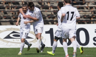 Славия с първа победа от август