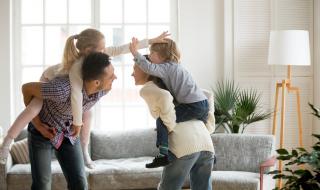 Идеи за стимулиращи развитието на децата игри у дома