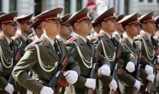 Каракачанов: Възстановяваме казармата от 2020 г.