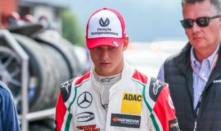 Шумахер във Формула 2 и през следващия сезон