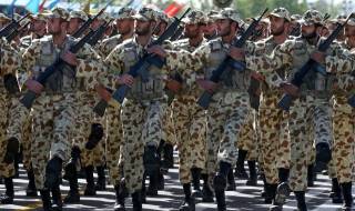 Иран демонстрира бойната си мощ