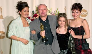 Вижте порасналата дъщеря на Фил Колинс (СНИМКИ)