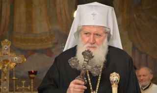 Неофит посреща мощите на Св. Евтимий - патриарх Търновски