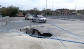 Голяма дупка в новоремонтирания бул. “Васил Левски“ във Варна