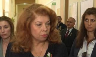 Йотова критикува кабинета заради бежанците: Още от началото беше ясно, че системата с хотелите ще създаде проблеми