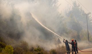 Огнен ад: Пожарите в Гърция, Испания и Канада продължават да бушуват