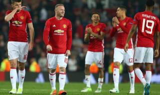 Юнайтед потрепери, но ще играе финал