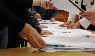 ЦИК одобри искания за замяна на вече назначени членове на СИК зад граница, прати писмо до МВнР за вота в чужбина