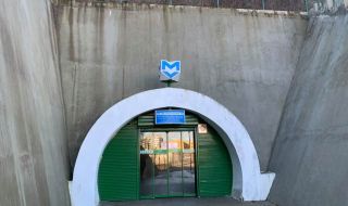 Разпадът продължава: Протече пешеходен тунел на метрото